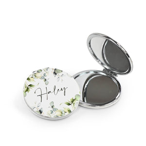 pocket-magnifying-mirror-ready-for-a-day-at-the-mall