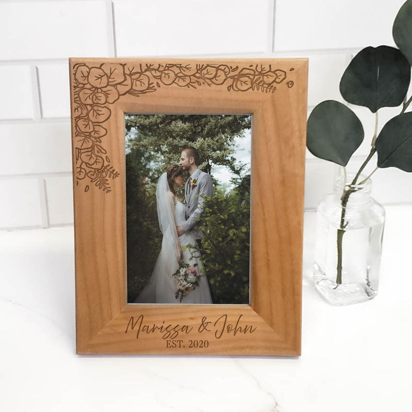 https://www.personalizedgallery.com/cdn/shop/products/wedding-photo-frame_2048x.jpg?v=1612384305